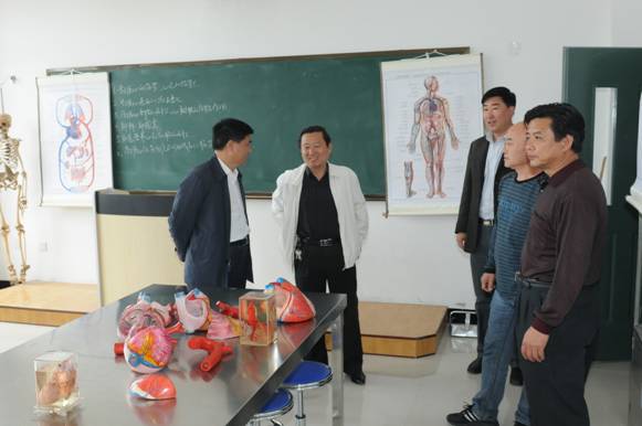 朝阳卫校郑子辉校长一行来我院考察学习