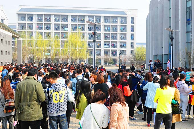 2015届毕业生双选会圆满结束