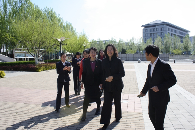 市妇联主席陈东宁到我院调研妇委会工作