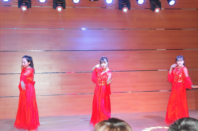 院团委举办“青春喜迎十九大 魅力舞台展才华”歌舞大会