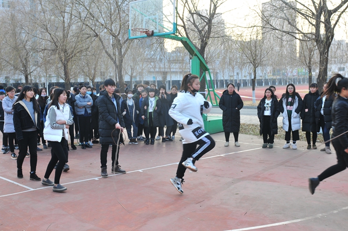 院团委组织开展纪念“一二.九”运动集体跳绳比赛