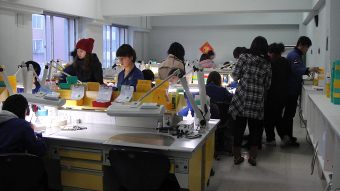 口腔系师生到沈阳义齿加工中心参观