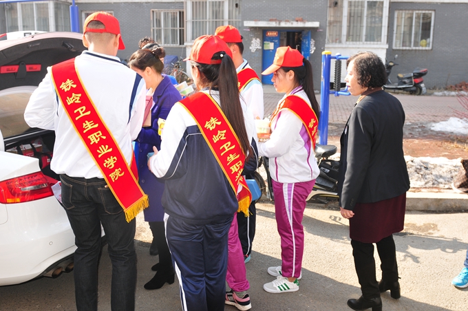 我院开展学雷锋――“爱心天使”社区共建活动