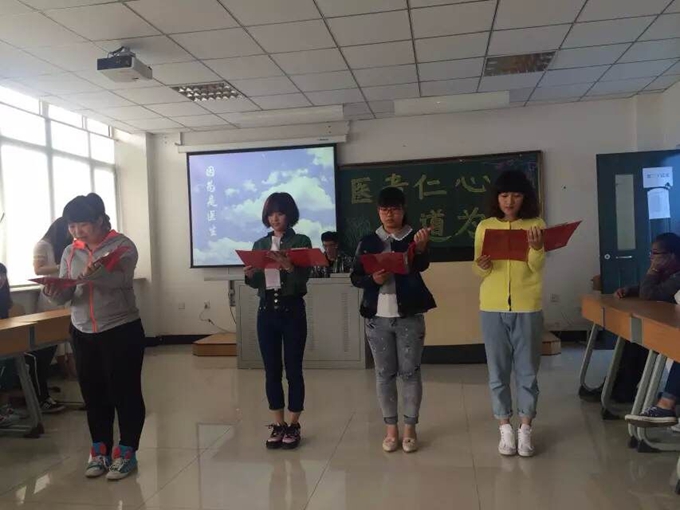 院团委组织开展“医者仁心 孝道为先”主题班团会活动