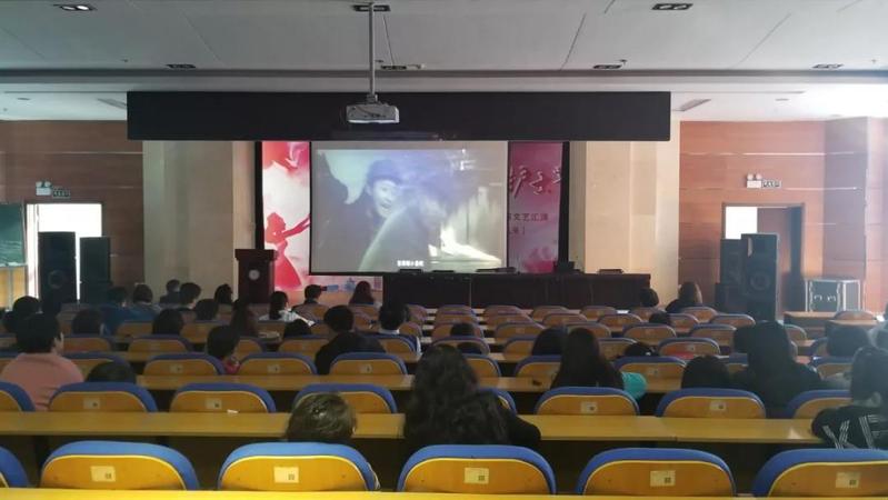 我院党委组织全院教职工观看电影《雷锋在1959》