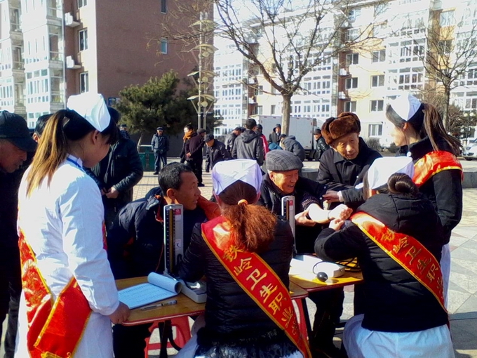 院团委开展学雷锋志愿者服务活动