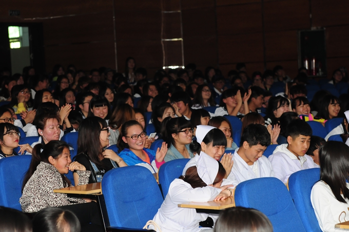 我院举办“弘扬孝道 青春领航”校园心理剧大赛