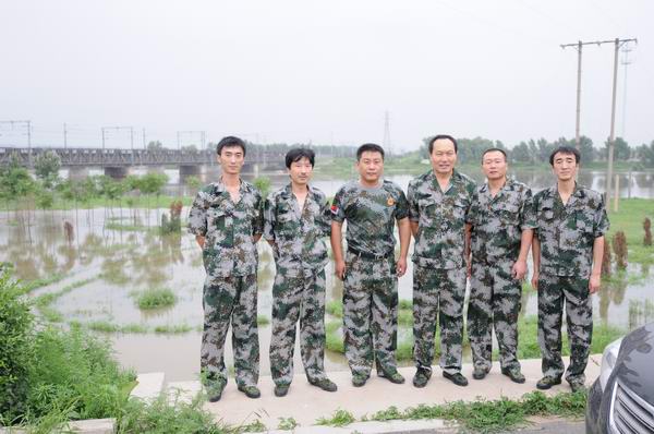 我院抗洪应急小组奔赴抗洪前线