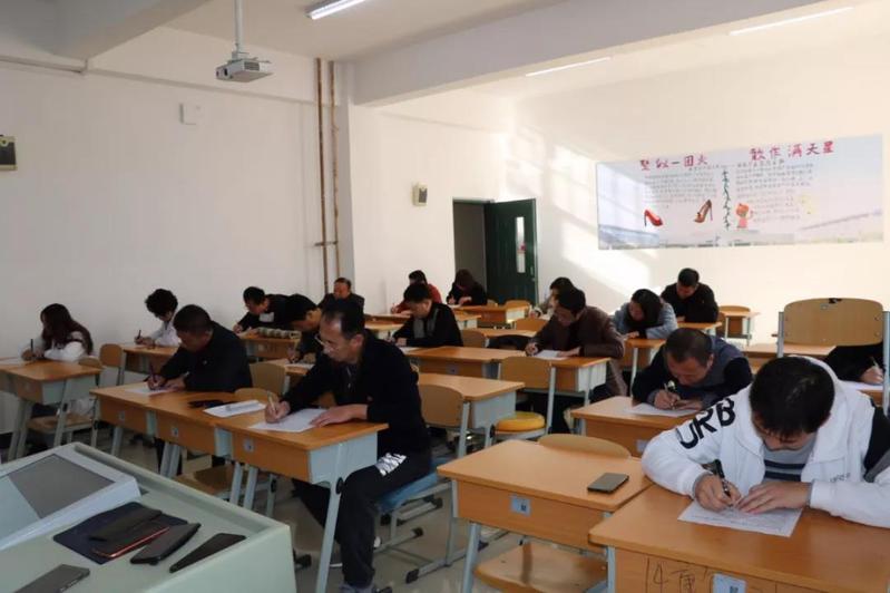 学院开展党支部书记“不忘初心、牢记使命”主题教育专题理论知识考试