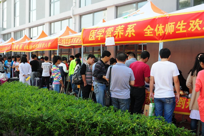 我院2013级迎新工作圆满完成