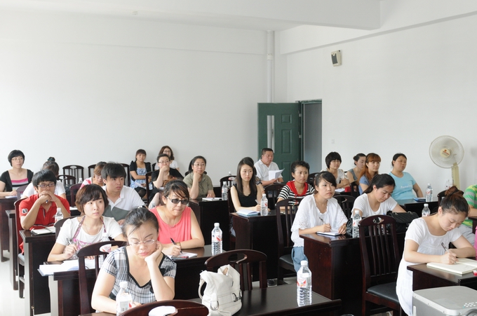 我院思政部举行辅导员班主任专题培训