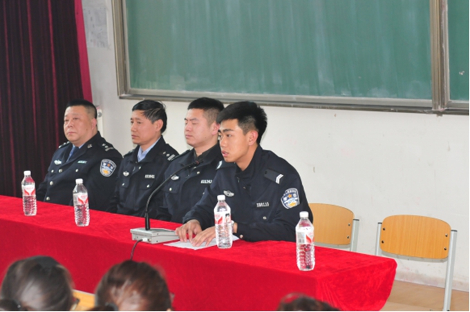 我院举办交通安全宣讲活动