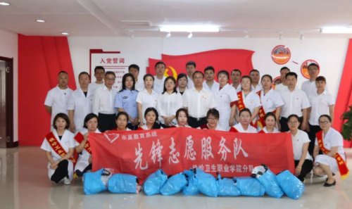 我院先锋志愿服务队深入社区开展 “我为群众办实事”实践活动