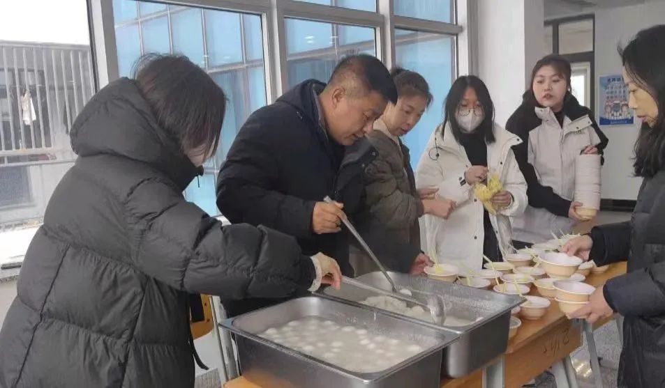 学院机关一党支部联合机关三党支部及“一站式学生社区”功能型党支部共同开展“浓浓师生情 欢乐庆元宵”活动